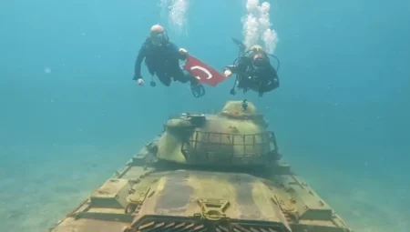 Saros Körfezi’nde Batık Tanka Dalış Yapan Jandarma Su Altında Pankartla Mesaj Verdi